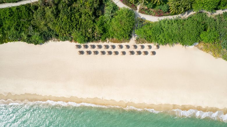 <b>Hualuxe Yalong Bay Resort Beach</b>. Images powered by <a href="https://www.leonardoworldwide.com/" title="Leonardo Worldwide" target="_blank">Leonardo</a>.