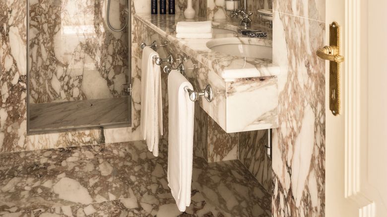 <b>Villa d'Este Room</b>. Images powered by <a href="https://www.leonardoworldwide.com/" title="Leonardo Worldwide" target="_blank">Leonardo</a>.