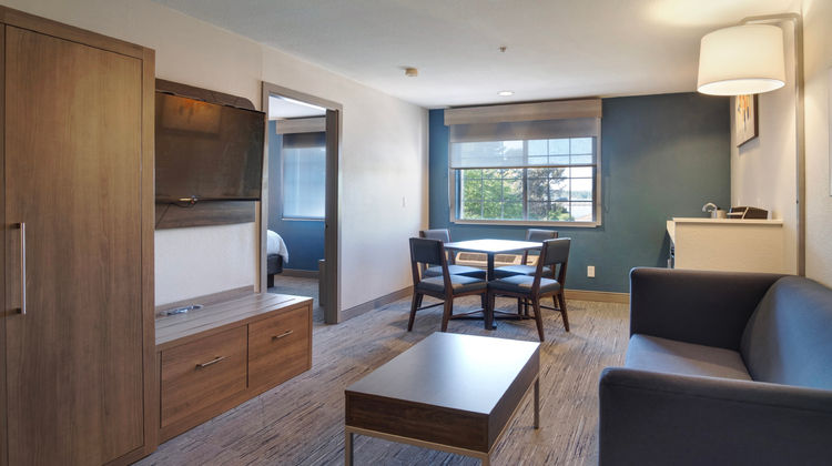 Holiday Inn Express Portland East Suite