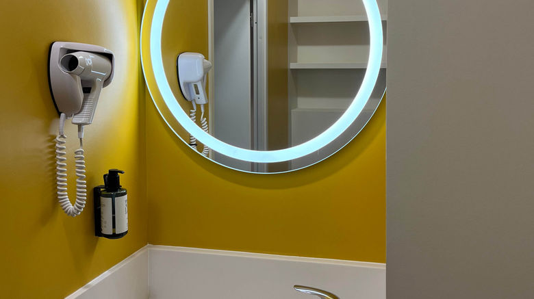 <b>B&B HOTEL Paris Mairie de Saint-Ouen Room</b>. Images powered by <a href="https://www.leonardoworldwide.com/" title="Leonardo Worldwide" target="_blank">Leonardo</a>.