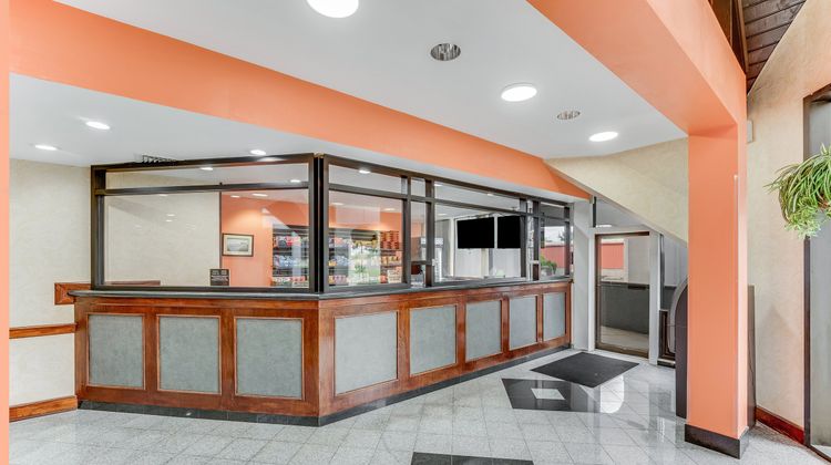 Red Carpet Inn & Suites Northeast Lobby