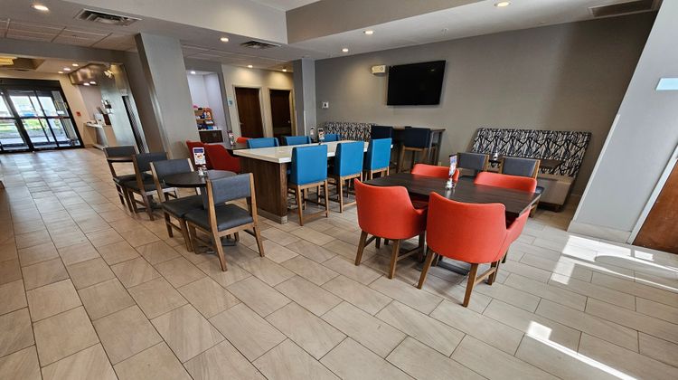 Holiday Inn Express & Suites Cincinnati Restaurant
