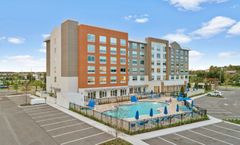 Holiday Inn Express & Suites LBV Area
