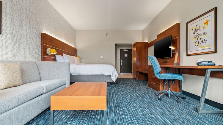 Holiday Inn Express & Suites LBV Area Suite