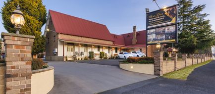Black Gold Country Cabins and Motel Exterior