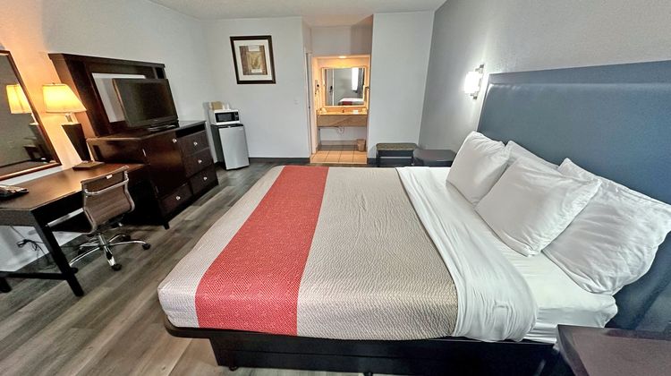 Red Carpet Inn Norwalk, CT Room