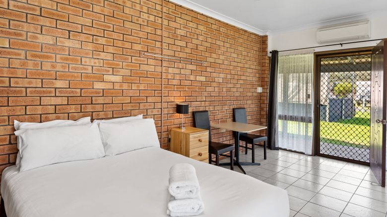 <b>Discovery Parks Bunbury Village Room</b>. Images powered by <a href="https://www.leonardoworldwide.com/" title="Leonardo Worldwide" target="_blank">Leonardo</a>.