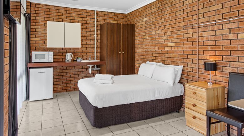 <b>Discovery Parks Bunbury Village Room</b>. Images powered by <a href="https://www.leonardoworldwide.com/" title="Leonardo Worldwide" target="_blank">Leonardo</a>.