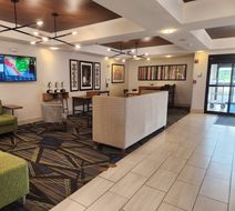 Holiday Inn Express Hotel & Suites Exterior