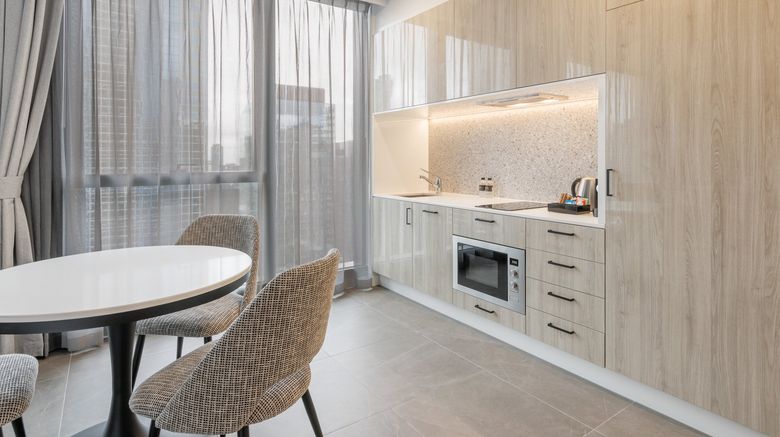 <b>Meriton Suites Melbourne Room</b>. Images powered by <a href="https://www.leonardoworldwide.com/" title="Leonardo Worldwide" target="_blank">Leonardo</a>.