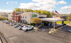 Holiday Inn Express Hotel & Suites
