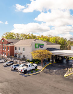 Holiday Inn Express Hotel & Suites