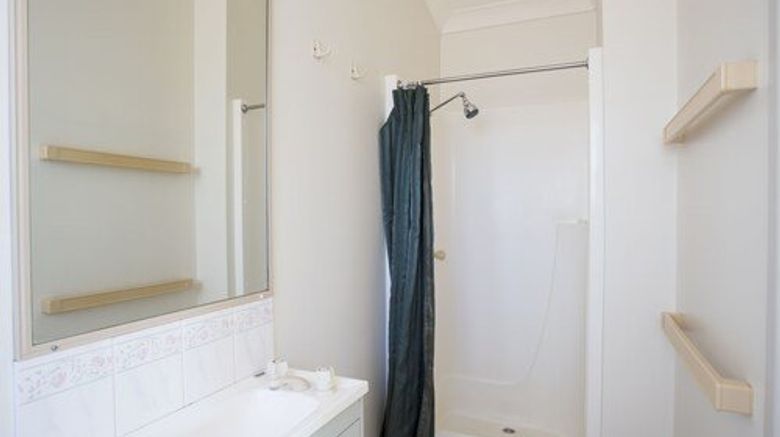 <b>Discovery Parks Cloncurry Room</b>. Images powered by <a href="https://www.leonardoworldwide.com/" title="Leonardo Worldwide" target="_blank">Leonardo</a>.