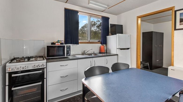 <b>Discovery Parks Cradle Mountain Room</b>. Images powered by <a href="https://www.leonardoworldwide.com/" title="Leonardo Worldwide" target="_blank">Leonardo</a>.
