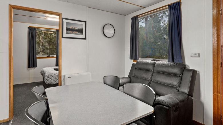 <b>Discovery Parks Cradle Mountain Room</b>. Images powered by <a href="https://www.leonardoworldwide.com/" title="Leonardo Worldwide" target="_blank">Leonardo</a>.