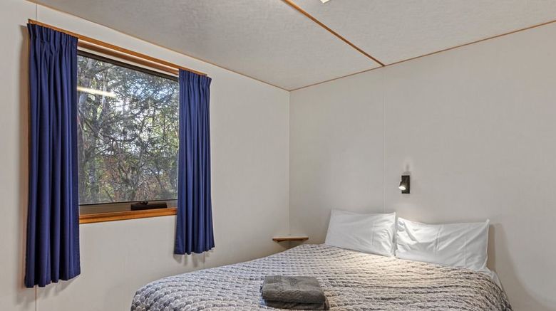 <b>Discovery Parks Cradle Mountain Room</b>. Images powered by <a href="https://www.leonardoworldwide.com/" title="Leonardo Worldwide" target="_blank">Leonardo</a>.