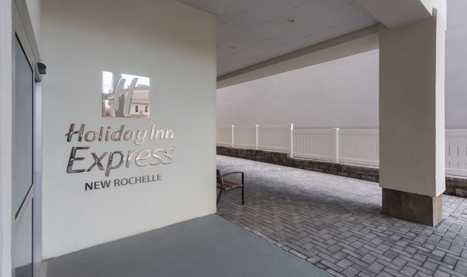 Holiday Inn Express New Rochelle Exterior