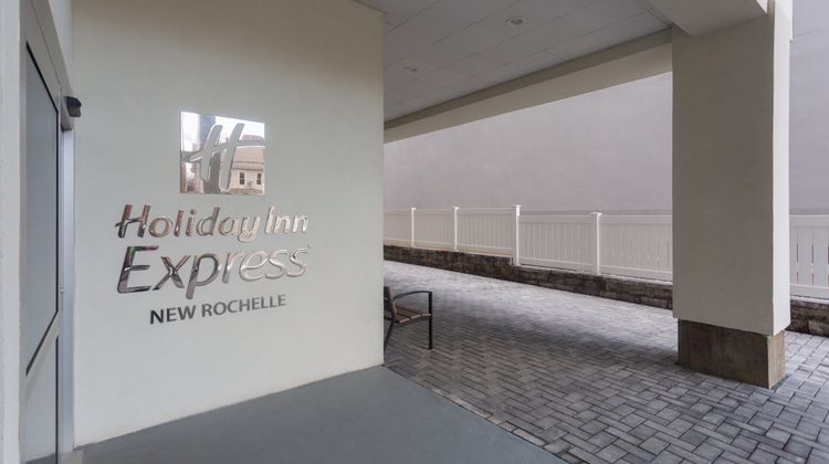 Holiday Inn Express New Rochelle Exterior