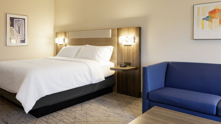 Holiday Inn Express Suite