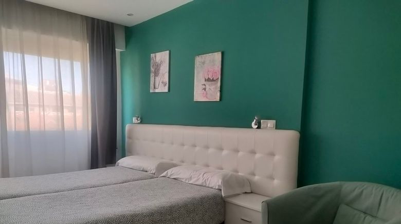 <b>Bluensense Madrid Serrano Room</b>. Images powered by <a href="https://www.leonardoworldwide.com/" title="Leonardo Worldwide" target="_blank">Leonardo</a>.