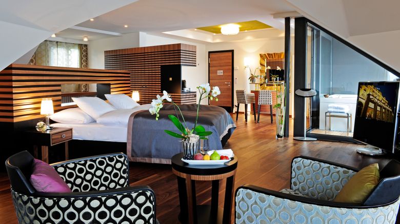 <b>Montana Art Deco Hotel Suite</b>. Images powered by <a href="https://www.leonardoworldwide.com/" title="Leonardo Worldwide" target="_blank">Leonardo</a>.