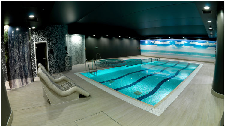 Crowne Plaza Hotel Pool