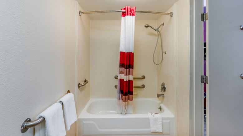 <b>Red Roof Inn Kalamazoo East–Expo Center Room</b>. Images powered by <a href="https://www.leonardoworldwide.com/" title="Leonardo Worldwide" target="_blank">Leonardo</a>.