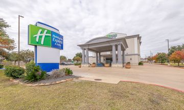 Holiday Inn Express Hotel & Suites