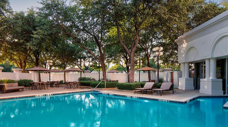 Sheraton Suites Market Center Dallas Pool