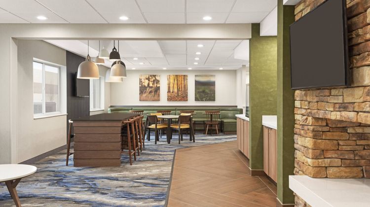 Fairfield Inn Warren Niles Lobby