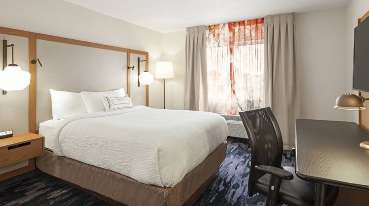 Fairfield Inn Warren Niles Room