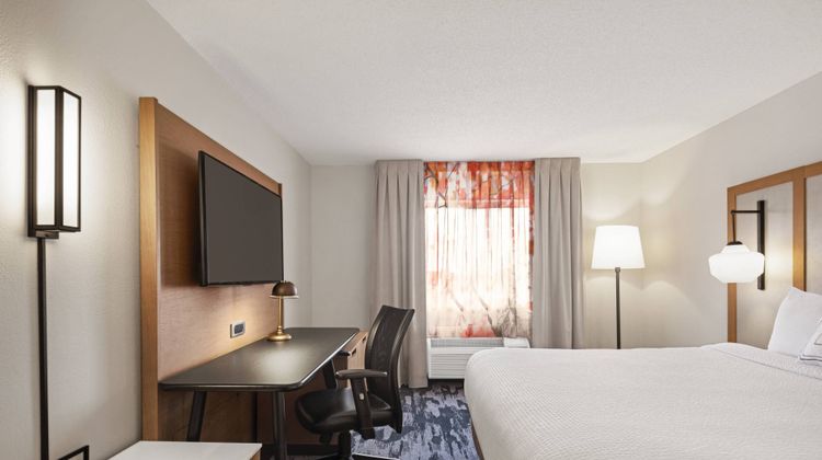 Fairfield Inn Warren Niles Room
