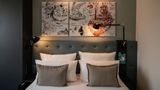 Motel One Hamburg-Altona Room