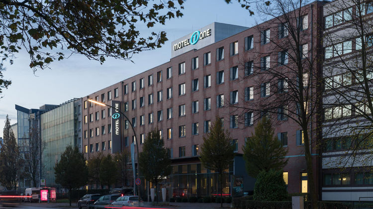 Motel One Hamburg-Altona Exterior