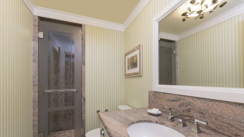 <b>JW Marriott The Rosseau Muskoka Resort Suite</b>. Images powered by <a href="https://www.leonardoworldwide.com/" title="Leonardo Worldwide" target="_blank">Leonardo</a>.