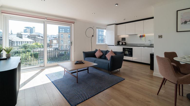 <b>Premier Suites Plus Fountain Court Room</b>. Images powered by <a href="https://www.leonardoworldwide.com/" title="Leonardo Worldwide" target="_blank">Leonardo</a>.