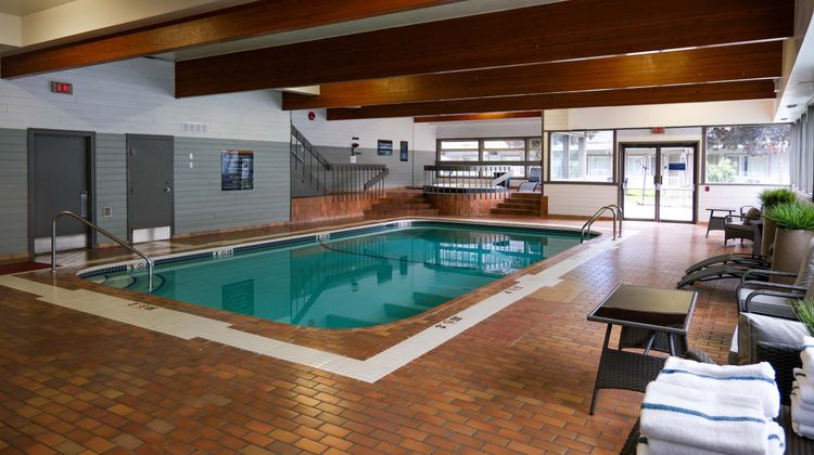 Sandman Inn Revelstoke Pool