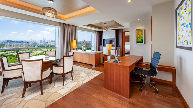 Holiday Inn Shanghai Pudong Kangqiao Suite