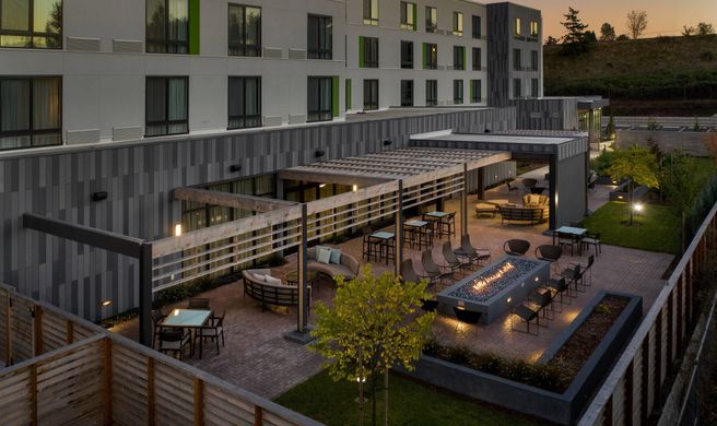 Courtyard Portland East Exterior