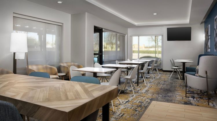 TownePlace Suites by Marriott - De Soto Lobby
