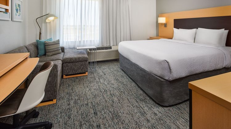 Towneplace Suites Garden City Suite