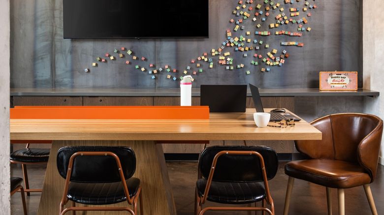 <b>Moxy Madison Downtown Meeting</b>. Images powered by <a href="https://www.leonardoworldwide.com/" title="Leonardo Worldwide" target="_blank">Leonardo</a>.