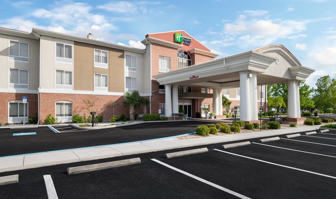 Holiday Inn Express Hotel & Suites Exterior