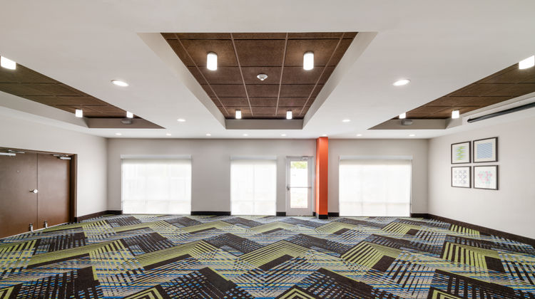 Holiday Inn Express Hotel & Suites Meeting