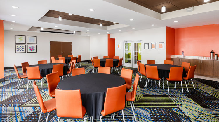 Holiday Inn Express Hotel & Suites Meeting
