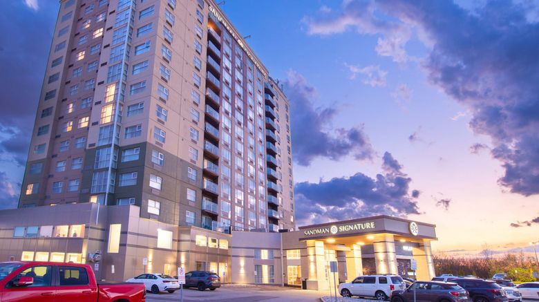 <b>Sandman Signature Hotel Toronto Airport Exterior</b>. Images powered by <a href="https://www.leonardoworldwide.com/" title="Leonardo Worldwide" target="_blank">Leonardo</a>.