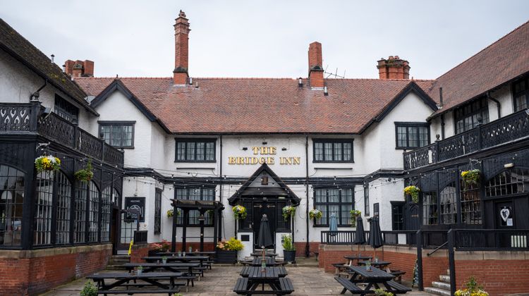 The Bridge Inn Exterior
