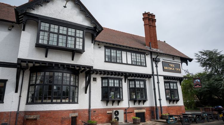 The Bridge Inn Exterior