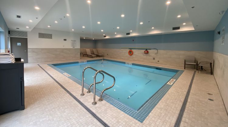 Holiday Inn Express/Stes Courtenay Comox Pool