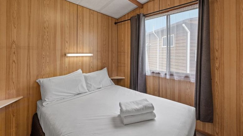 <b>Discovery Parks Hadspen Room</b>. Images powered by <a href="https://www.leonardoworldwide.com/" title="Leonardo Worldwide" target="_blank">Leonardo</a>.